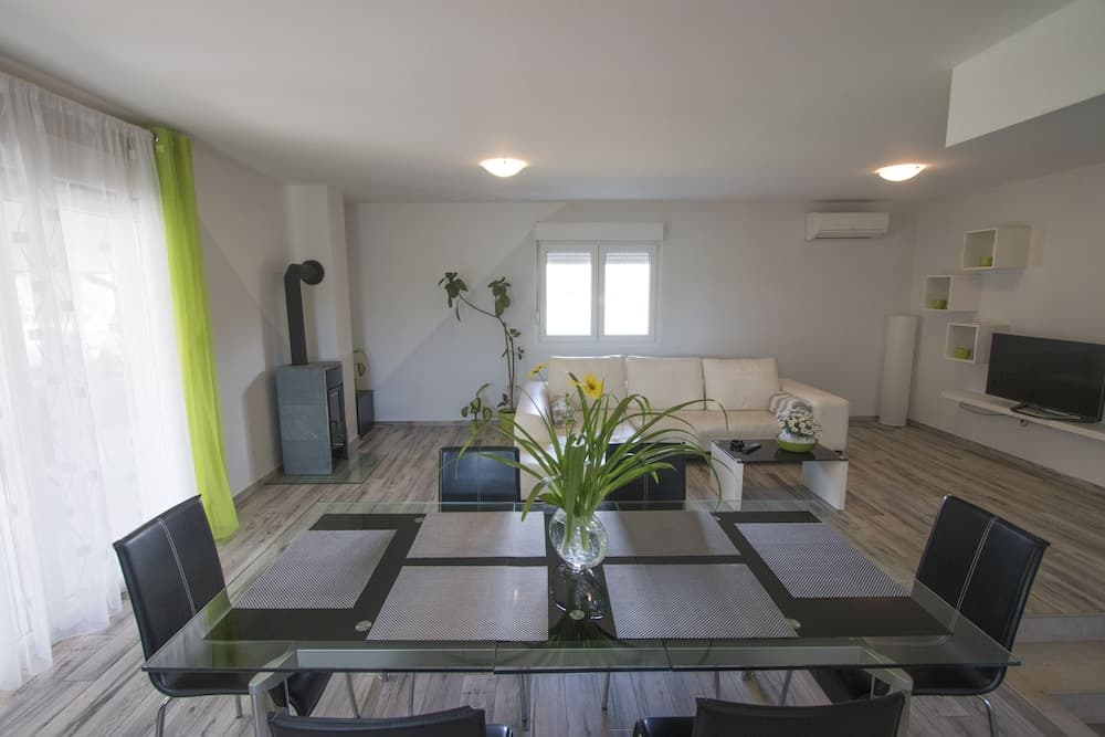 Cosy and lovely Villa Trosti with a pool