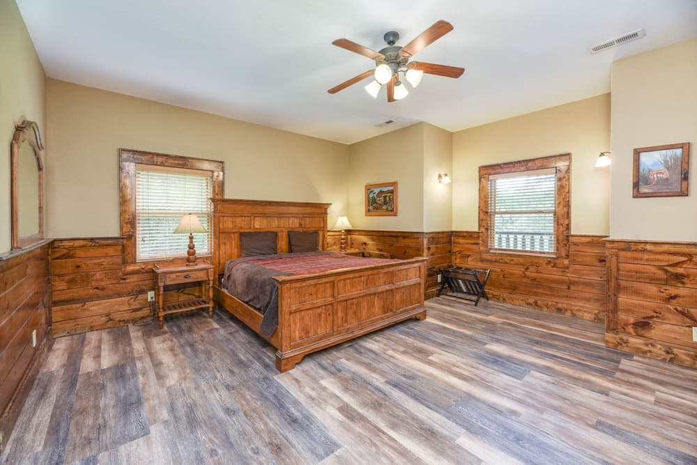 SmokyStays 6 Bedroom Cabin