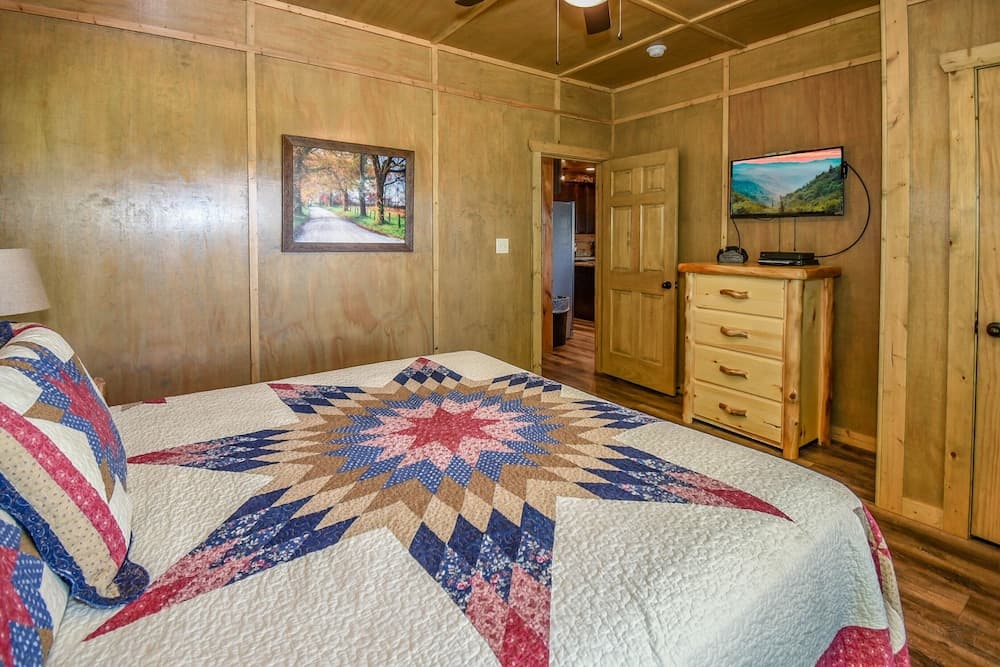 SmokyStays 10 Bedroom Cabin
