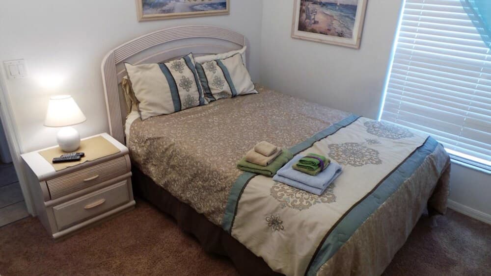 Sunny Oaks With new Kitchen and Bathroom