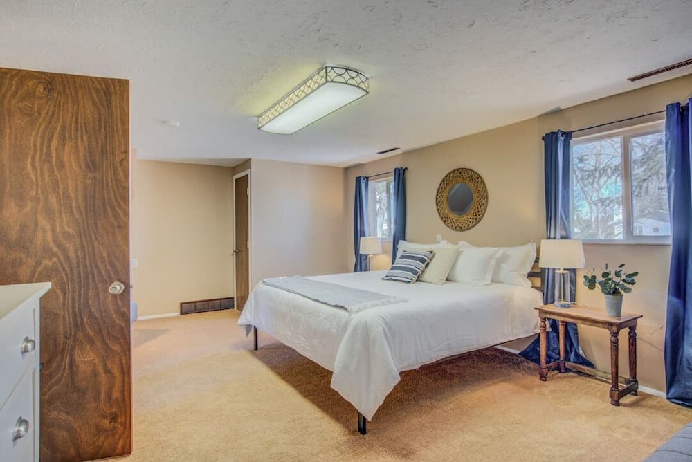 Dog-friendly by the Garden & OCC Shops & Dining