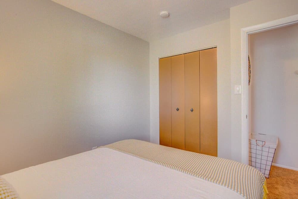 Dog-friendly by the Garden & OCC Shops & Dining