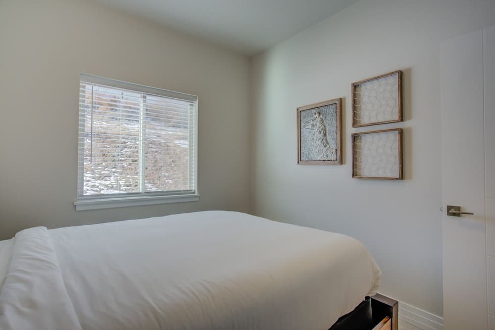 Modern Rooftop Patio New-build Townhome in COS