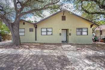 Cozy Downtown Guest House 2br/1ba Sleeps 8