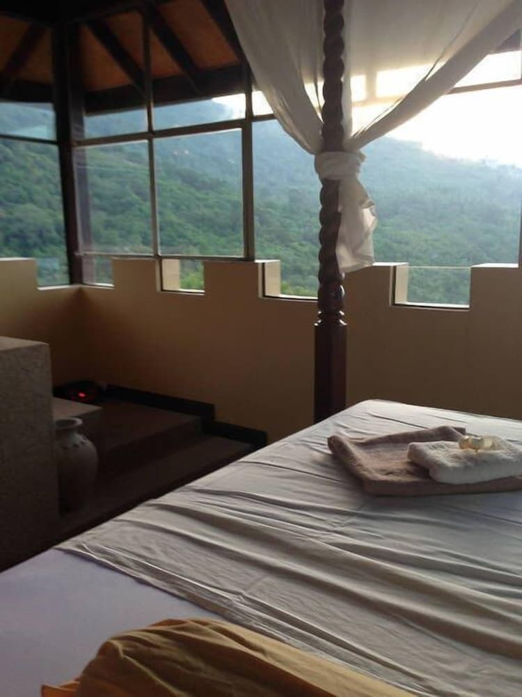 Ever Dreamed of staying in a 4 Bedroom Castle SDV044A - By Samui Dream Villas