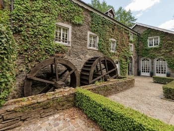 Magnificent Manor in Vresse-sur-semois With Sauna