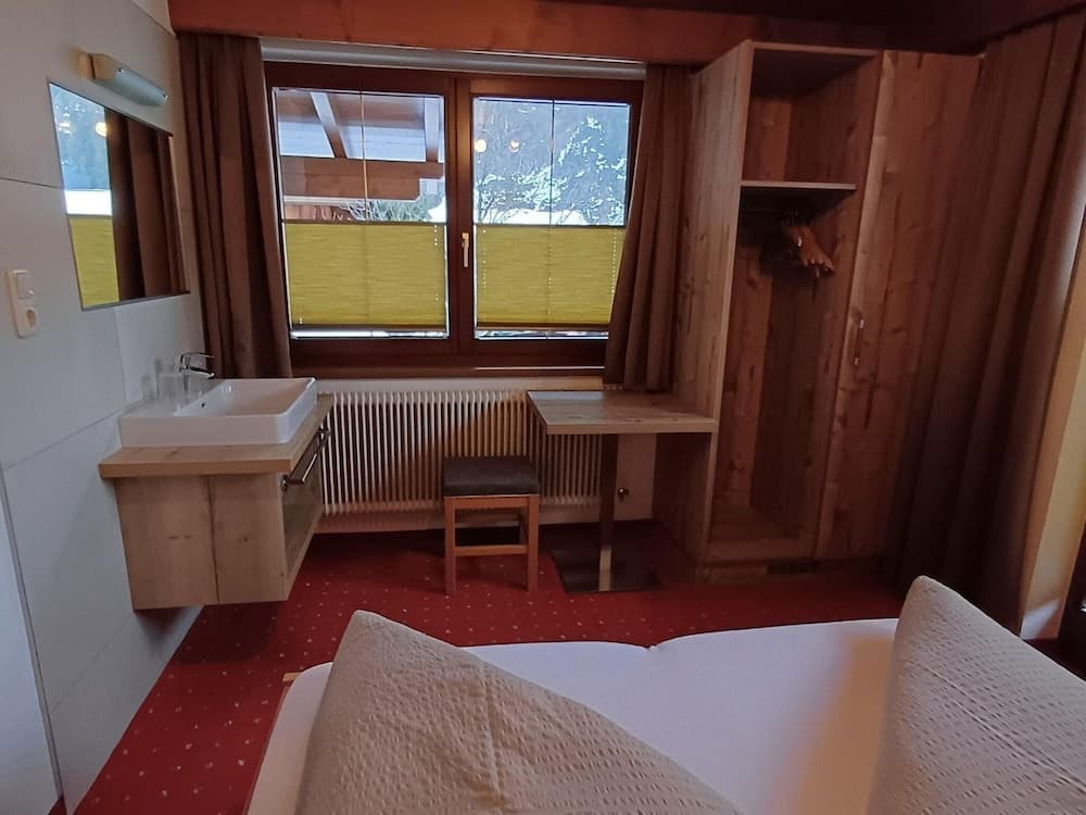 Apartment in Ski Paradise Near Trails