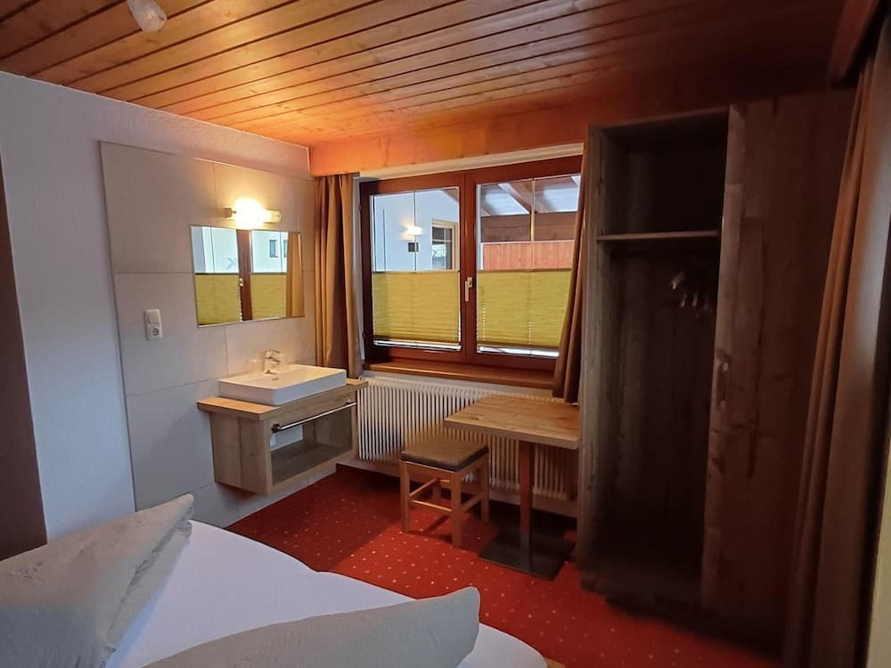 Apartment in Ski Paradise Near Trails