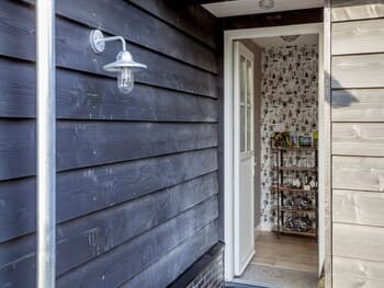 Gorgeous Riverside Chalet in Cothen