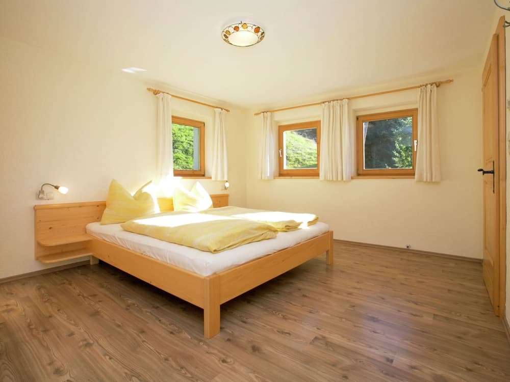 Gorgeous Chalet with Hot Tub in Tyrol