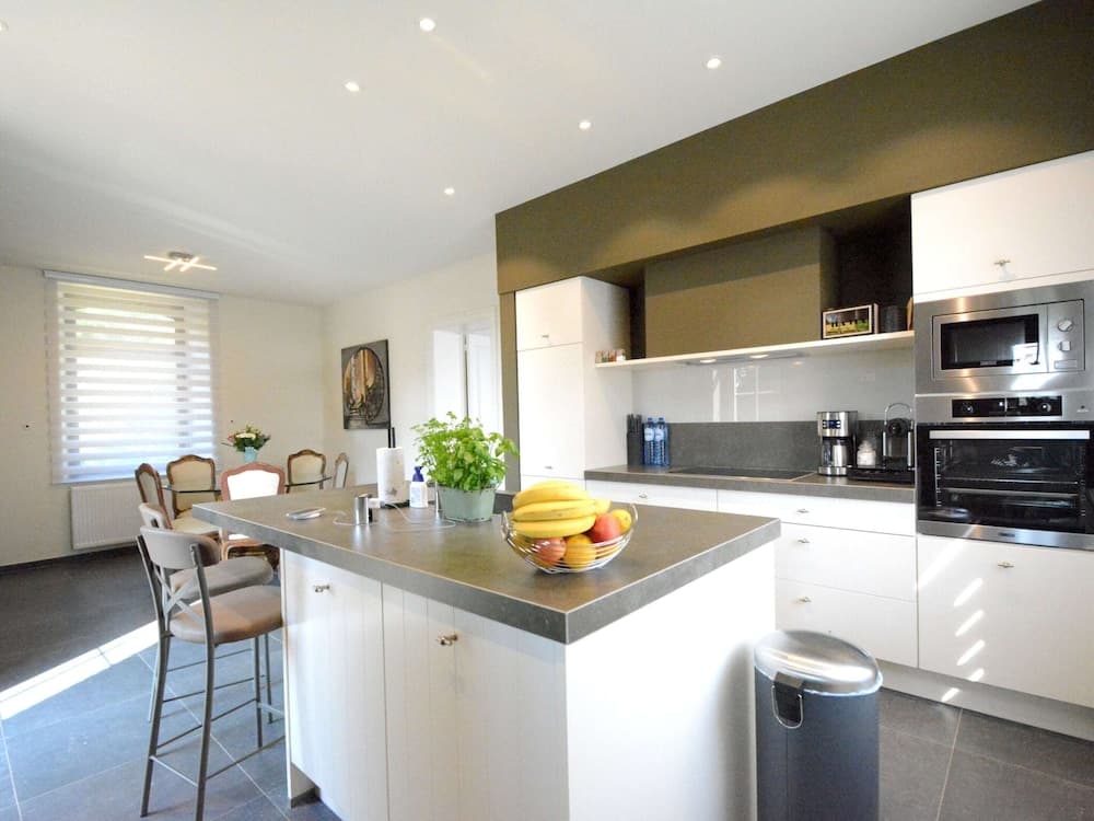 Luxe Home with Hot Tub & Sauna