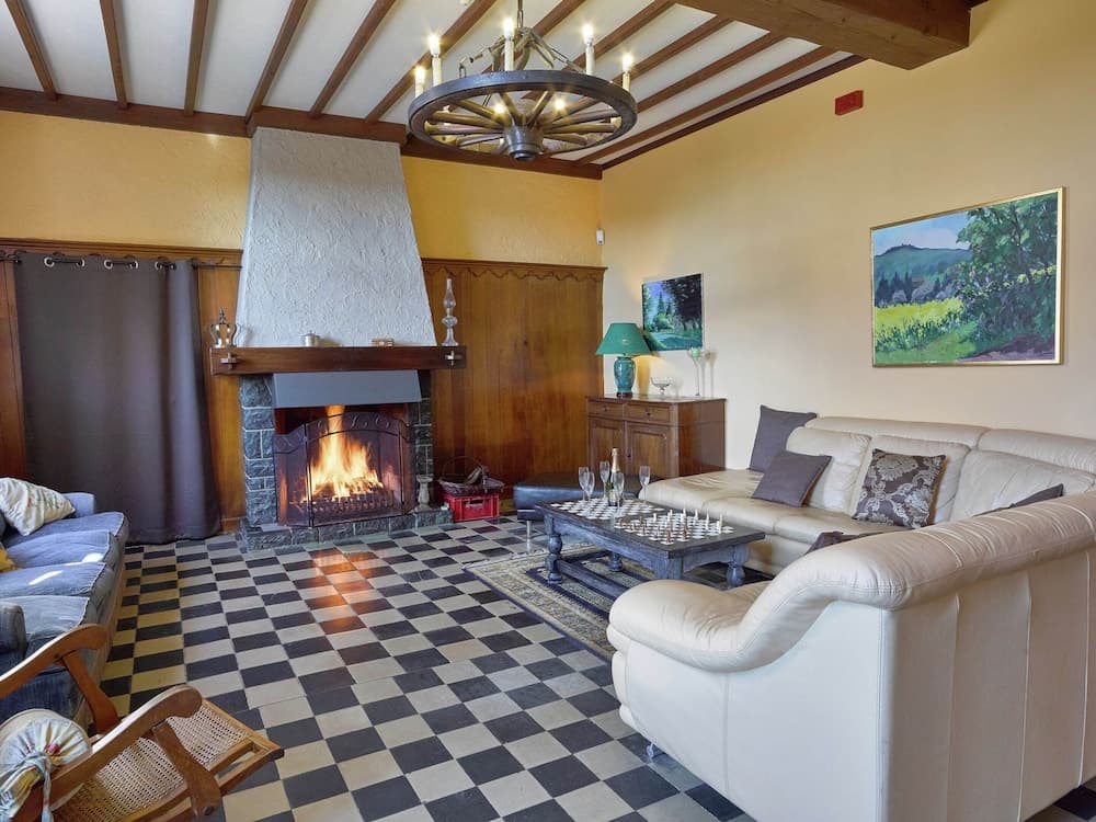 Spacious Holiday Home With Private Garden