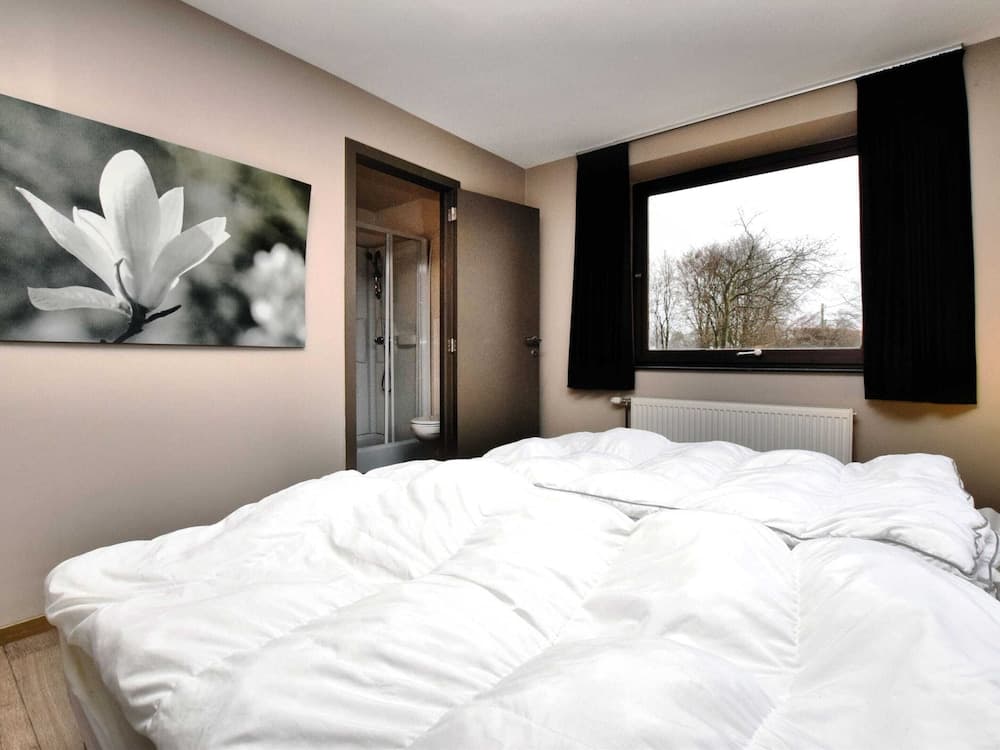 Unique Holiday Home with Pool near Park & Ski Area