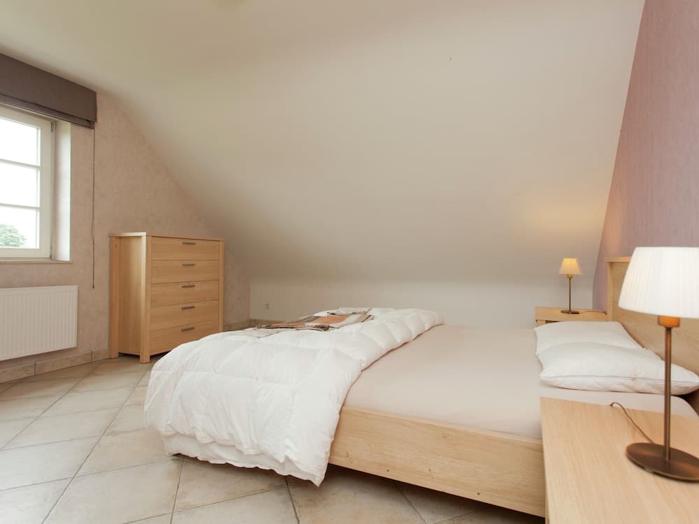 Peer Villa With Garden