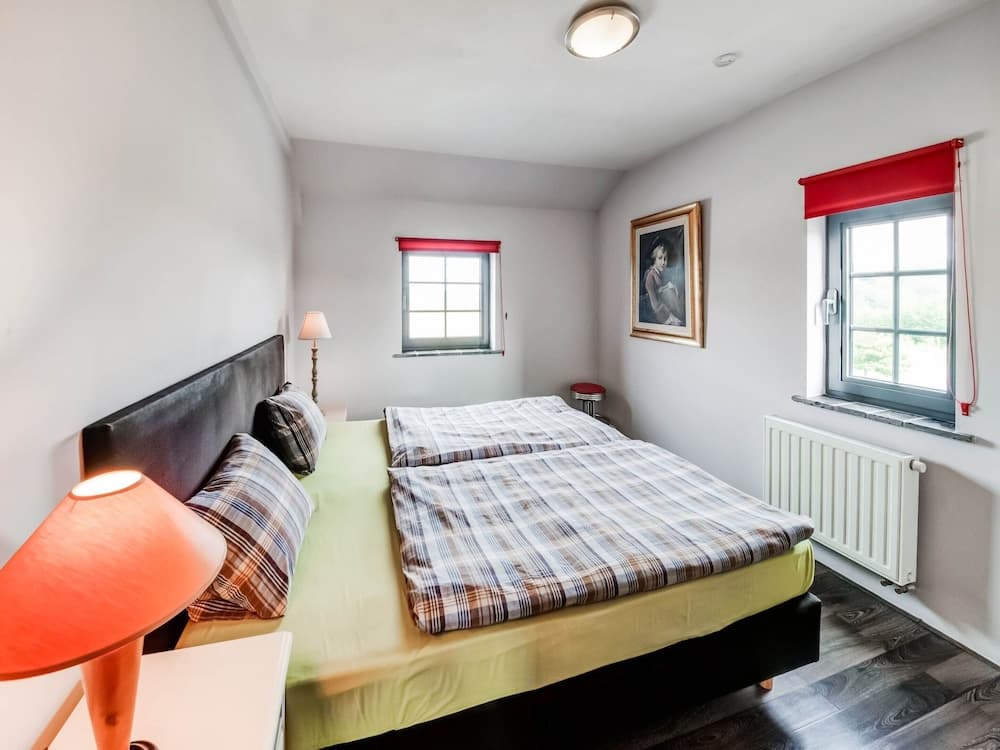 Green Hillside Apartment-petit Wilogne