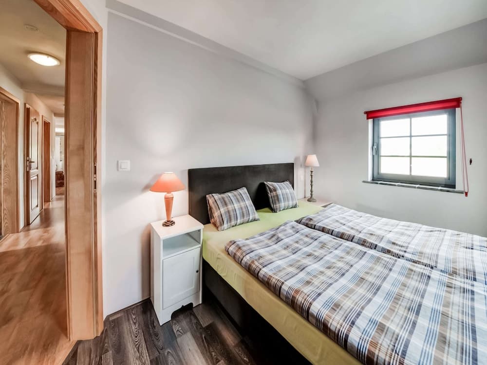 Green Hillside Apartment-petit Wilogne