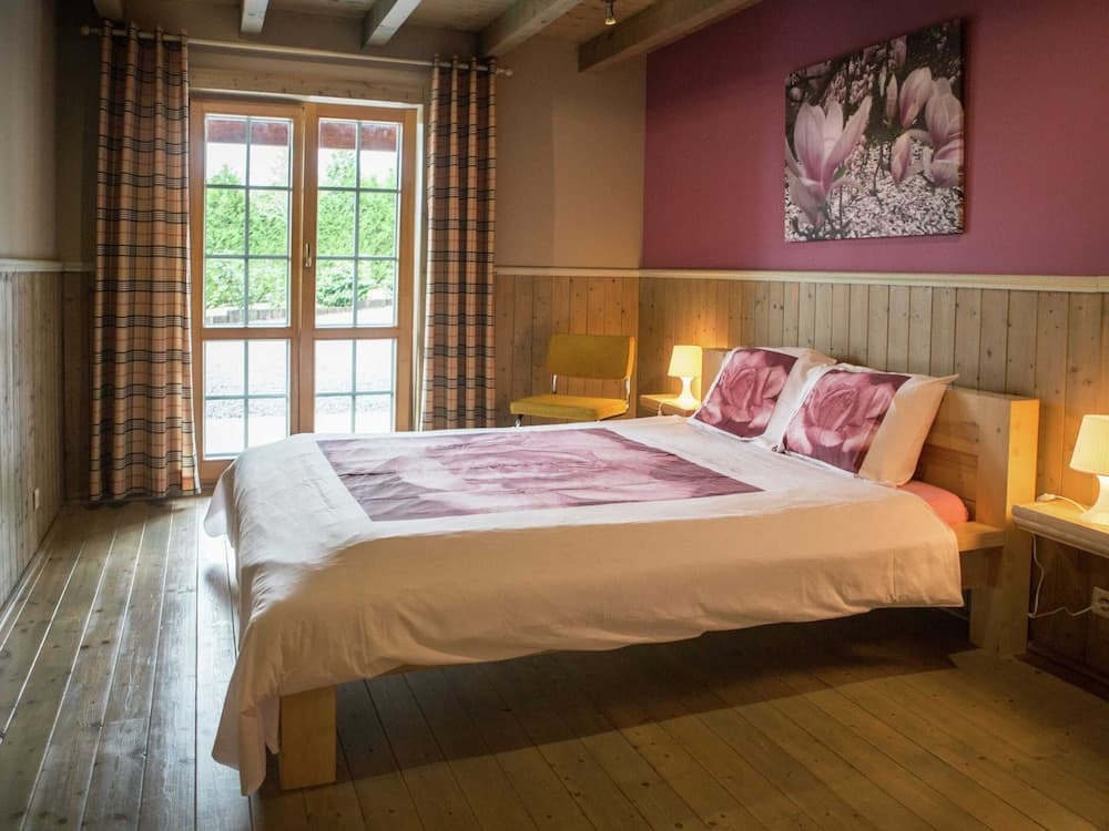 Affluent Chalet in Septon with Whirlpool, Sauna, Hot Tub