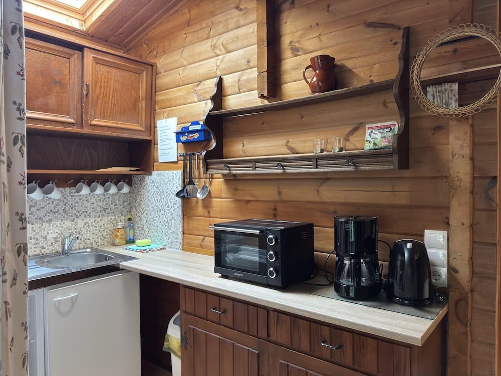 Holiday Home on a Horse Farm in Heath