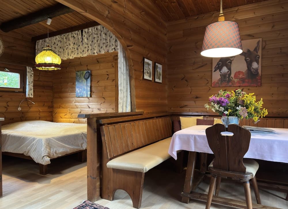 Holiday Home on a Horse Farm in Heath