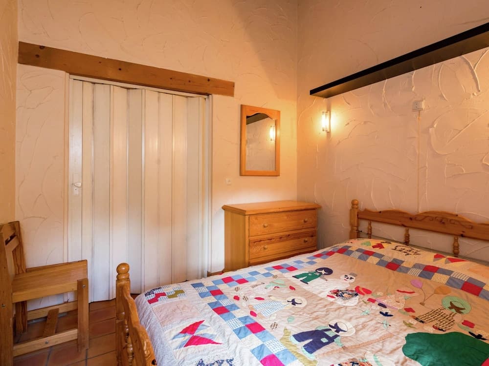 Cosy and Snug Holiday Home With Joint Swimming Pool