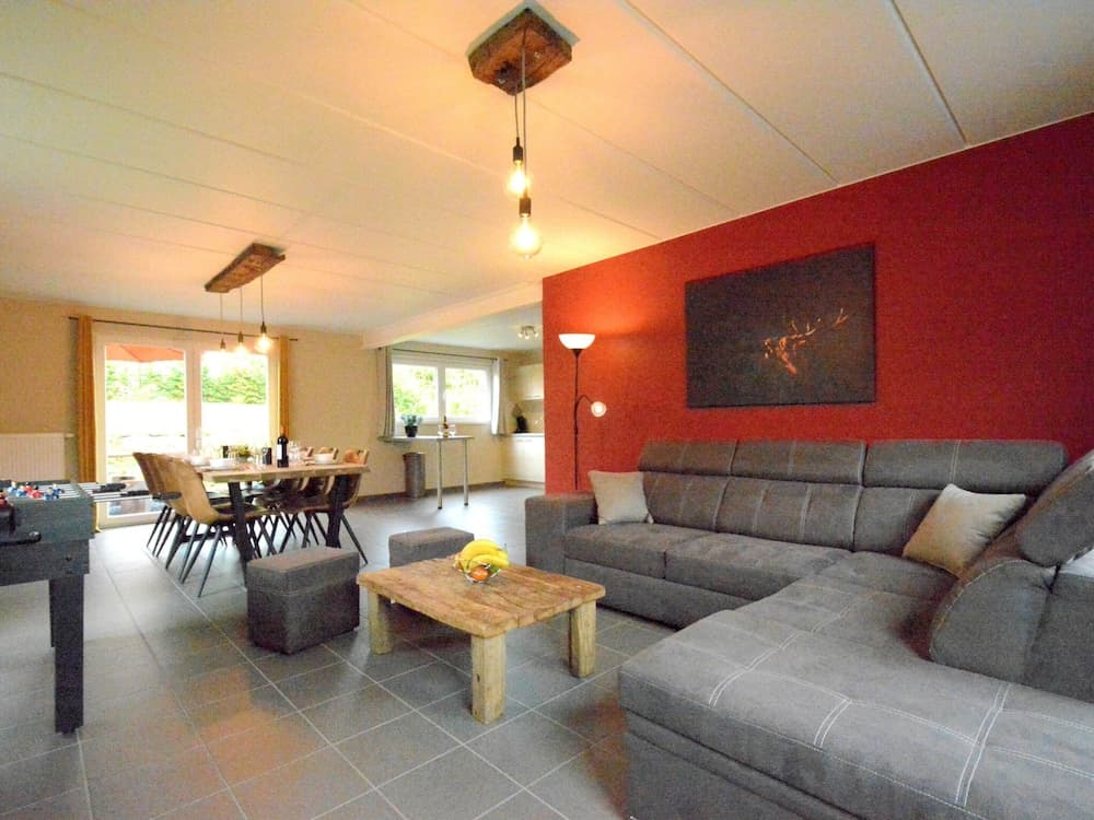 Elegant Child Friendly Villa in Berismenil near Forest