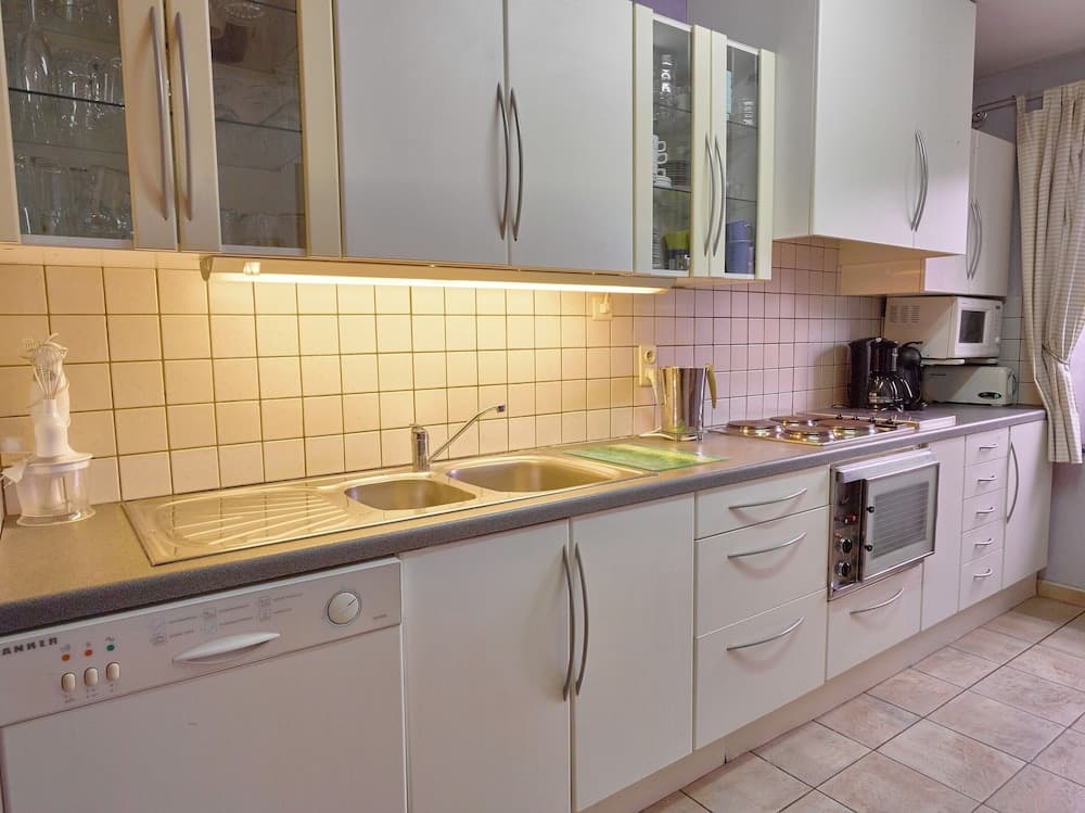 Peaceful Garden Home, Chevron