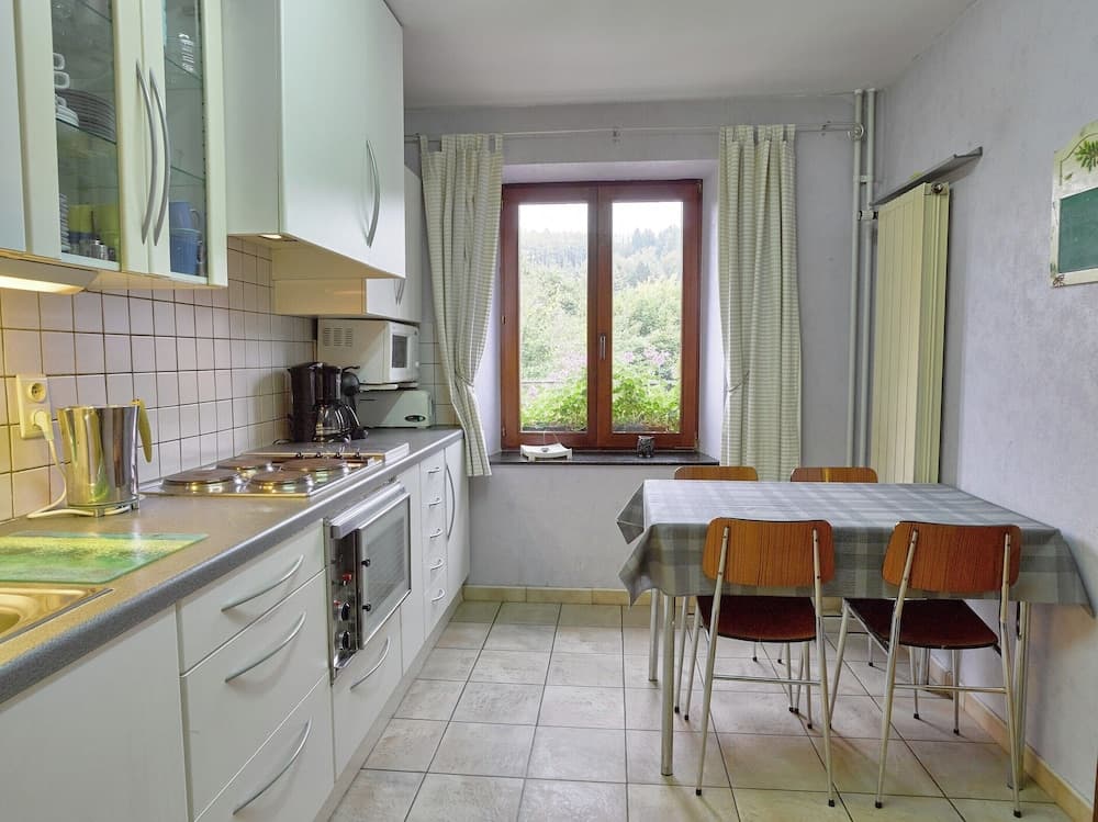 Peaceful Garden Home, Chevron