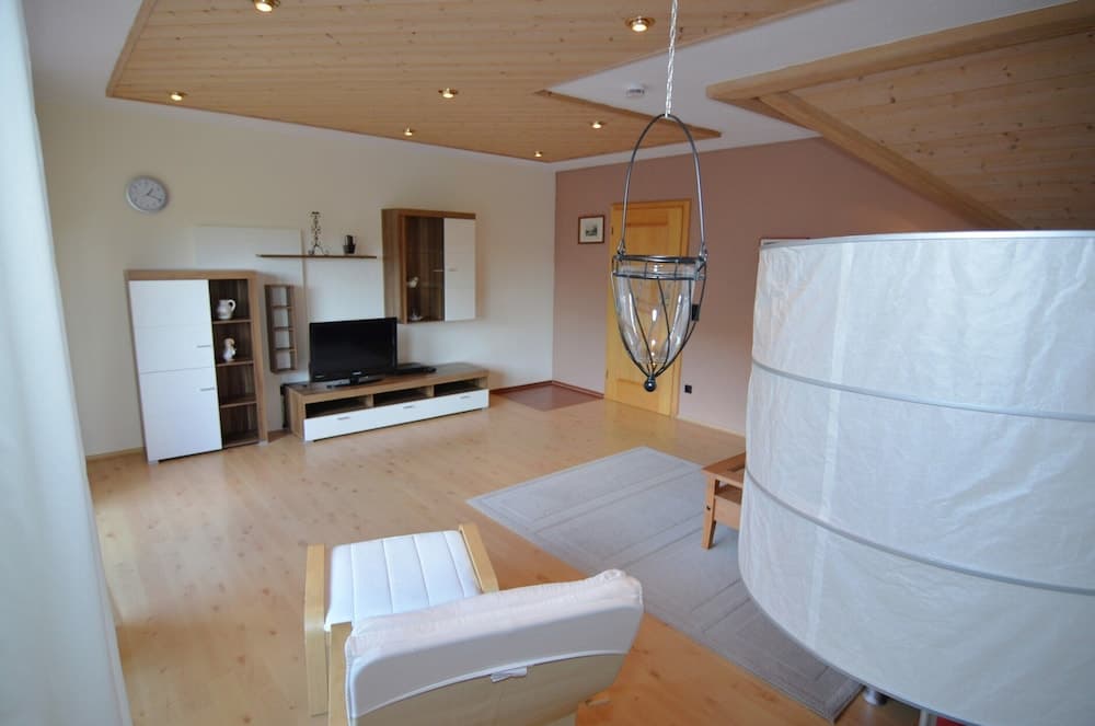 Homely Apartment with BBQ in Riedenburg Prunn near Forest