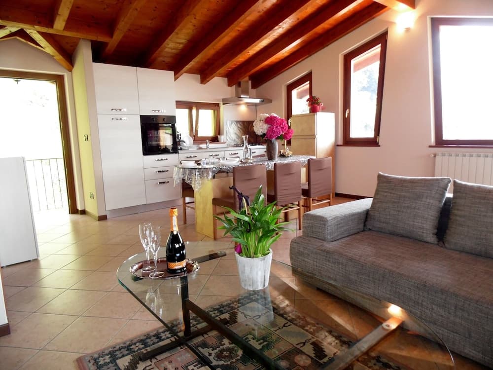 Flat by Lake Iseo With Mountain Views