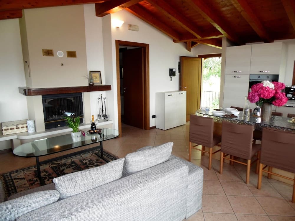 Flat by Lake Iseo With Mountain Views