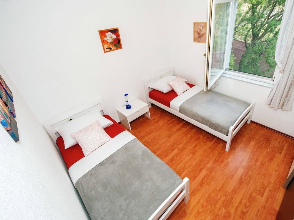 Private Estate With 2 Infinity Pools