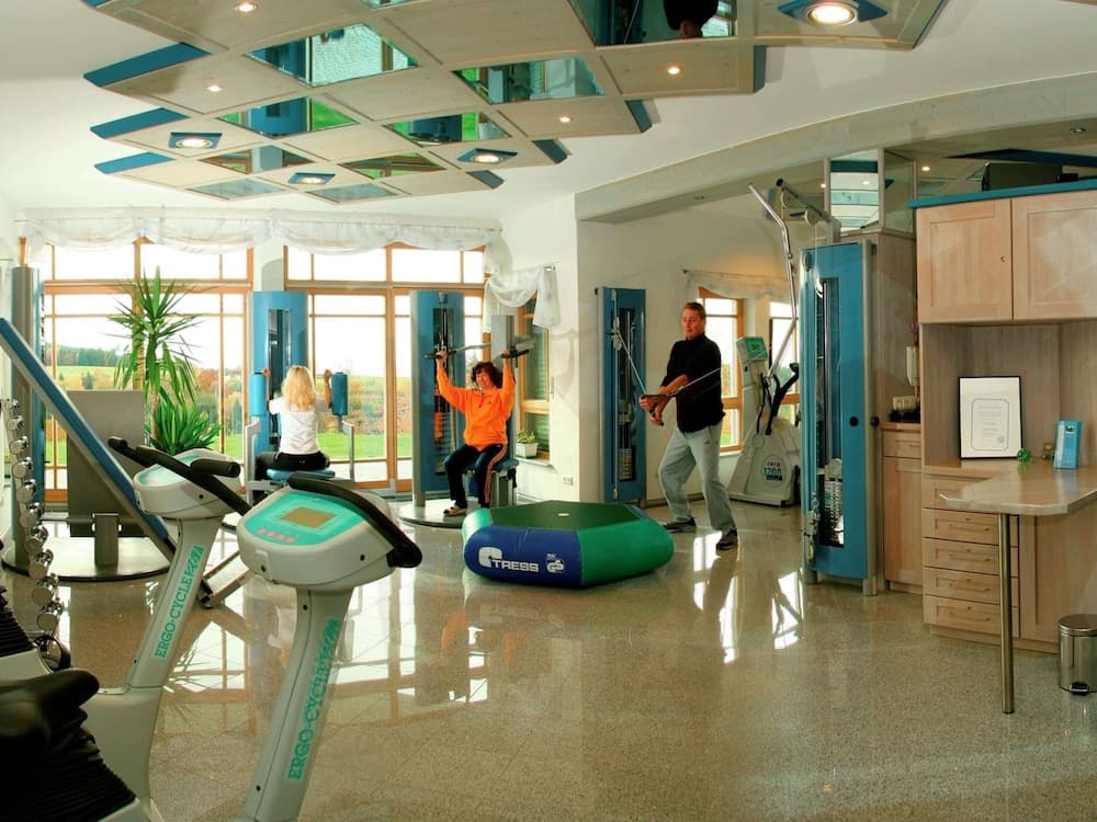 Restful Apartment with Sauna, Hot Tub, Fitness Room, Balcony