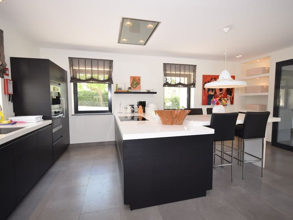 Modern Villa With Swimming Pool Near Carvoeiro