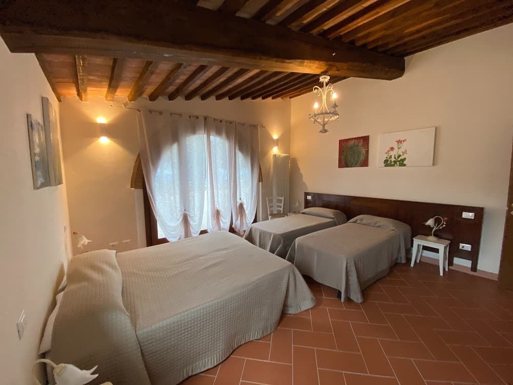 Farmhouse in Pisan Hills With Pool