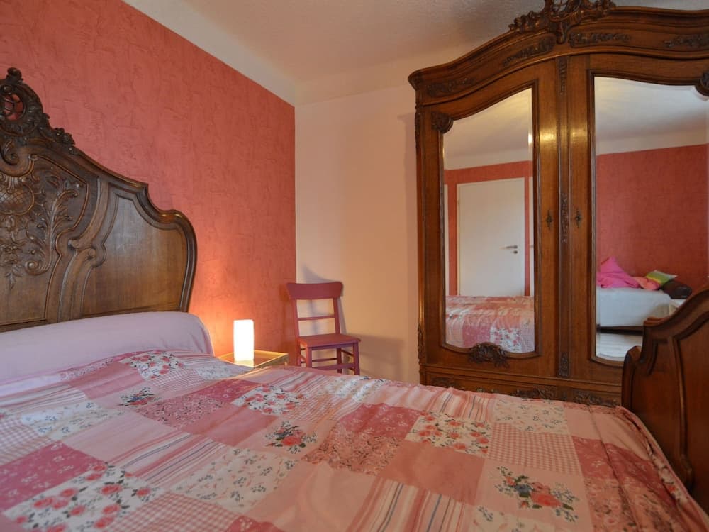 Holiday Home With Garden, Heating, Barbecue