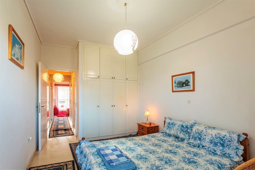 Bright Comfy Flat near Beach & City Center