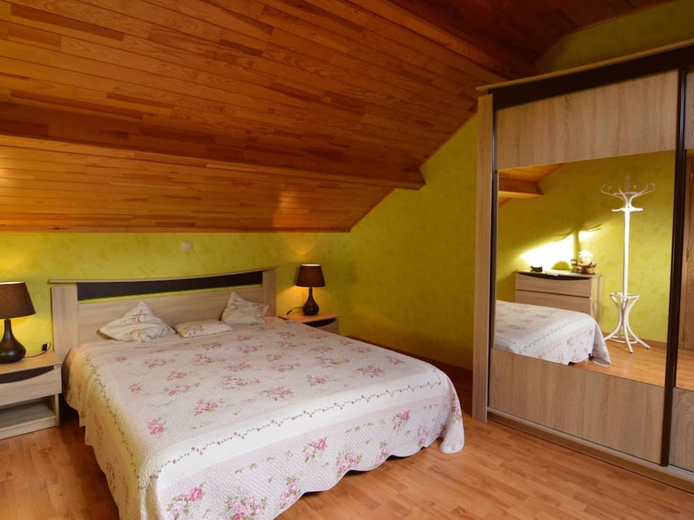 Charming Stay Near Forests