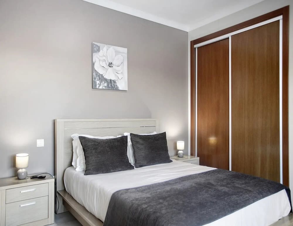 Spacious Villa in Salir de Mato With Private Pool, Terrace