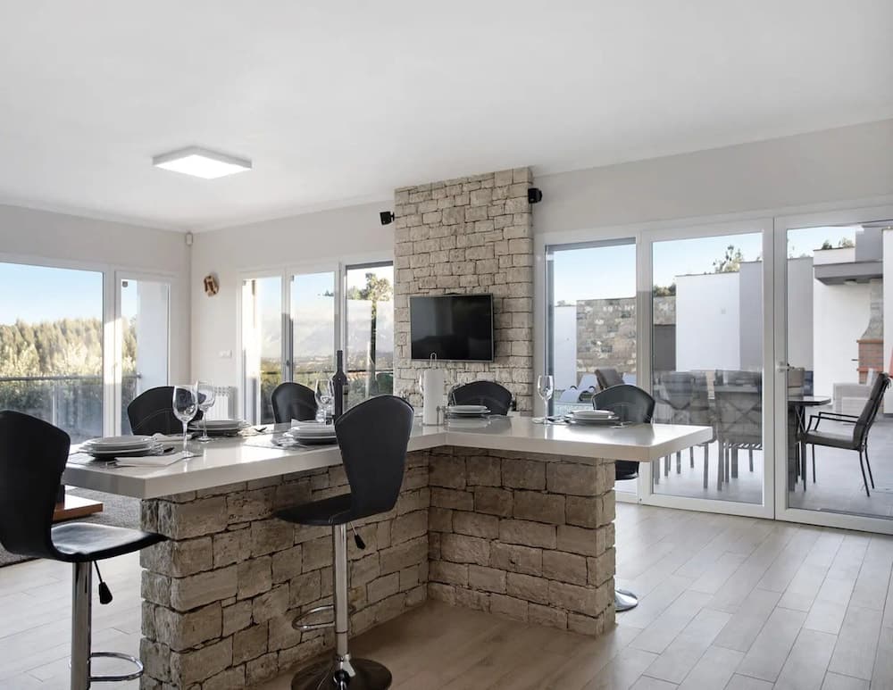 Spacious Villa in Salir de Mato With Private Pool, Terrace