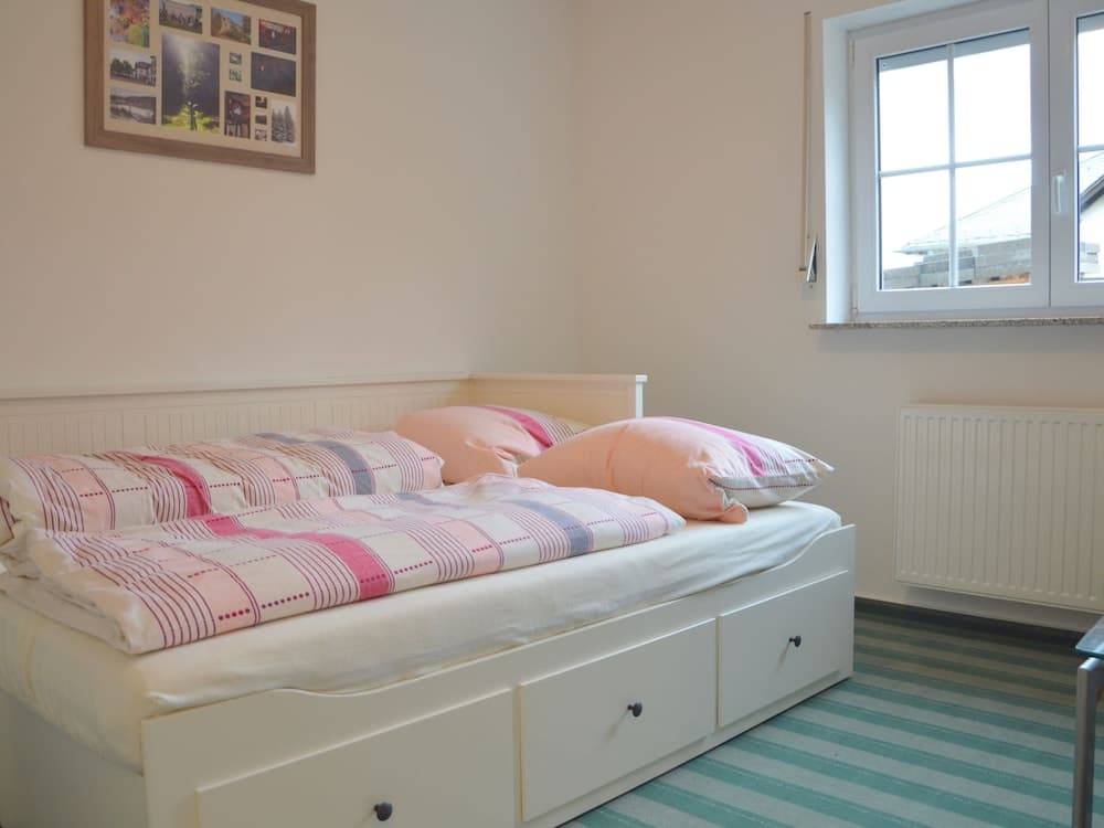 Beautiful Holdiday Home in Ulmen Near the Lake