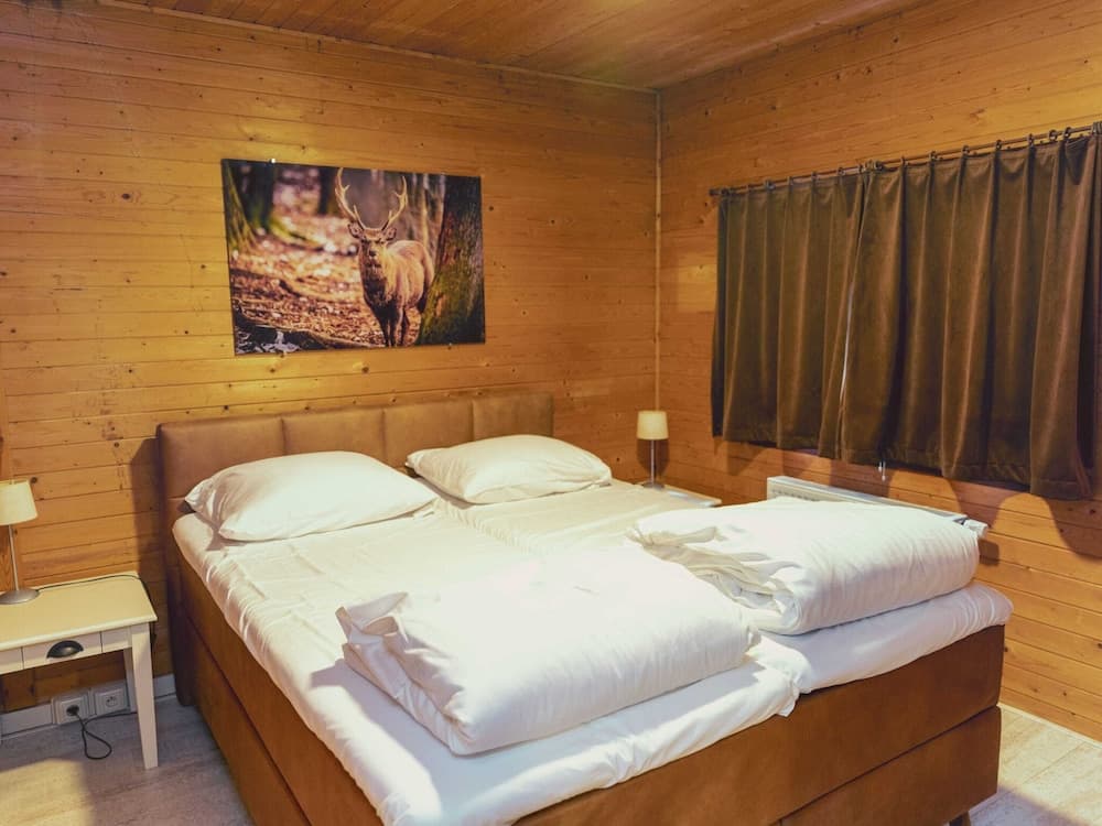 Cosy Chalet in Odeigne with Hot Tub