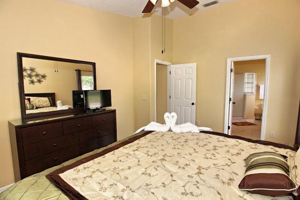 Pocahontas & Meeko's Manor