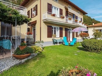 Delightful Villa in Santa Maria Rezzonico With Garden