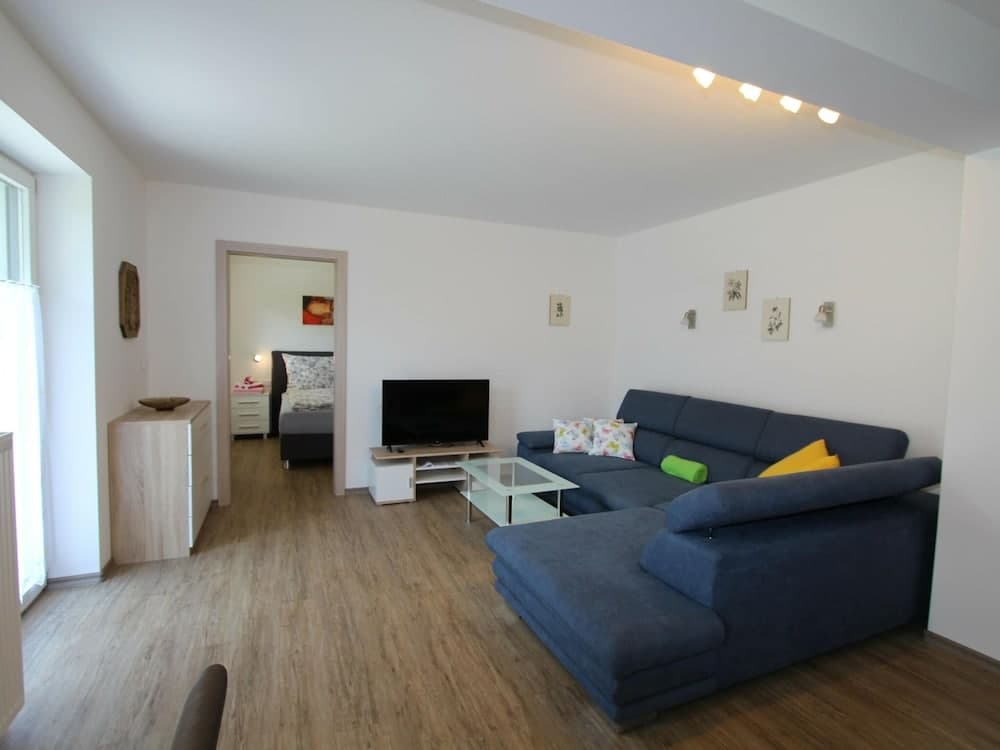 Nice Apartment in Detached House with Large Garden near Town Center & Ski Slope