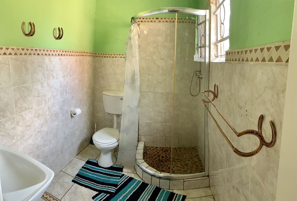 Lion's Den Backpackers