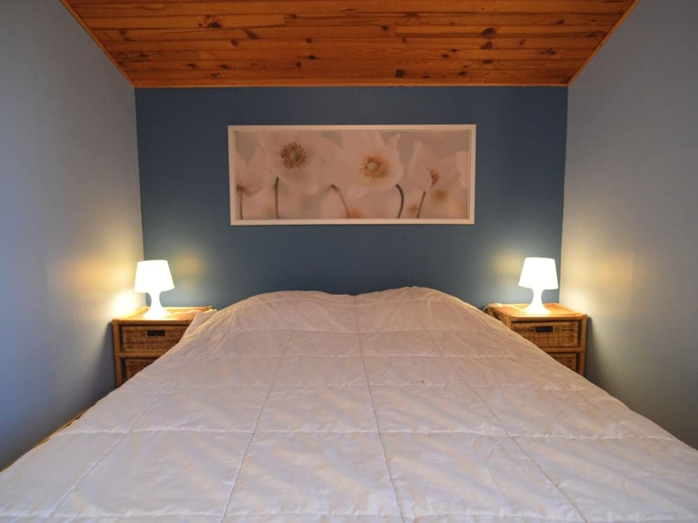 Sunny Cottage With Pool