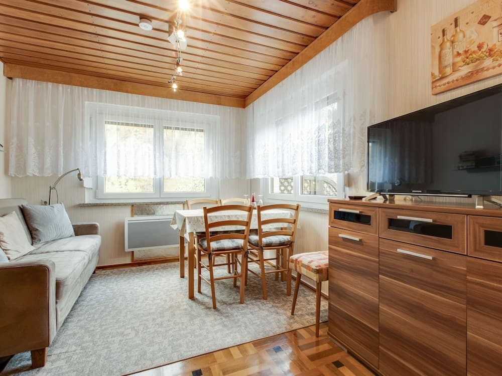 Attractive Holiday Home in Schonbrunn With Garden