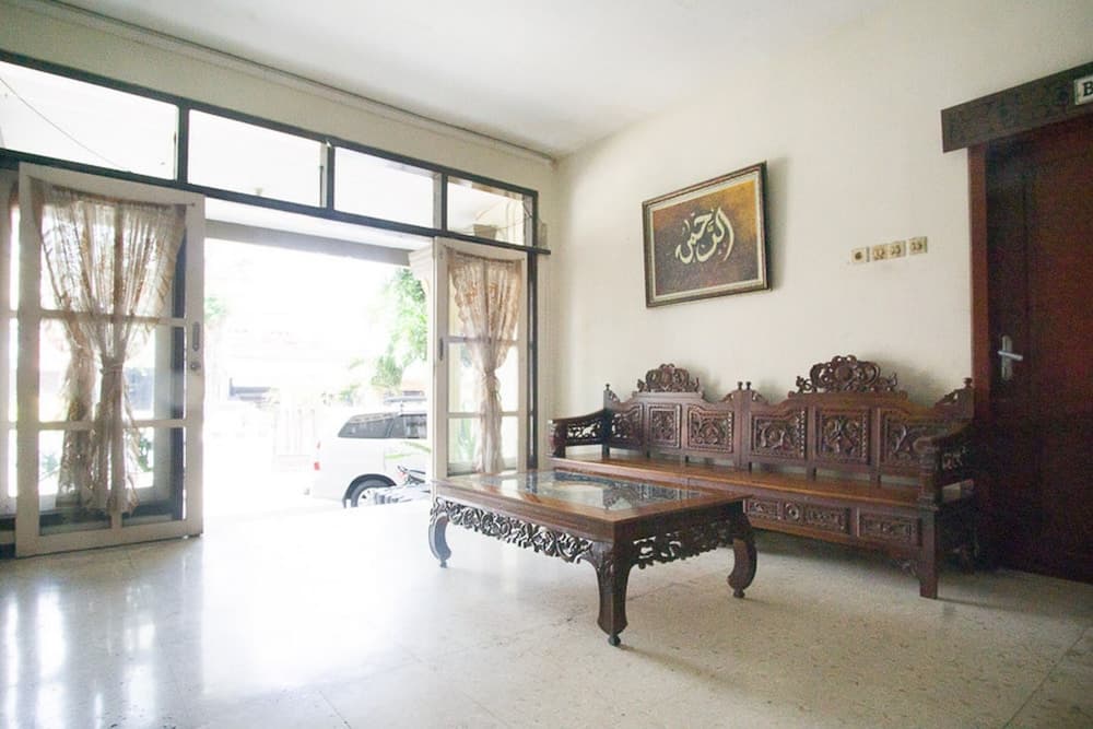 RedDoorz Syariah @ Jalan Gajah Mada