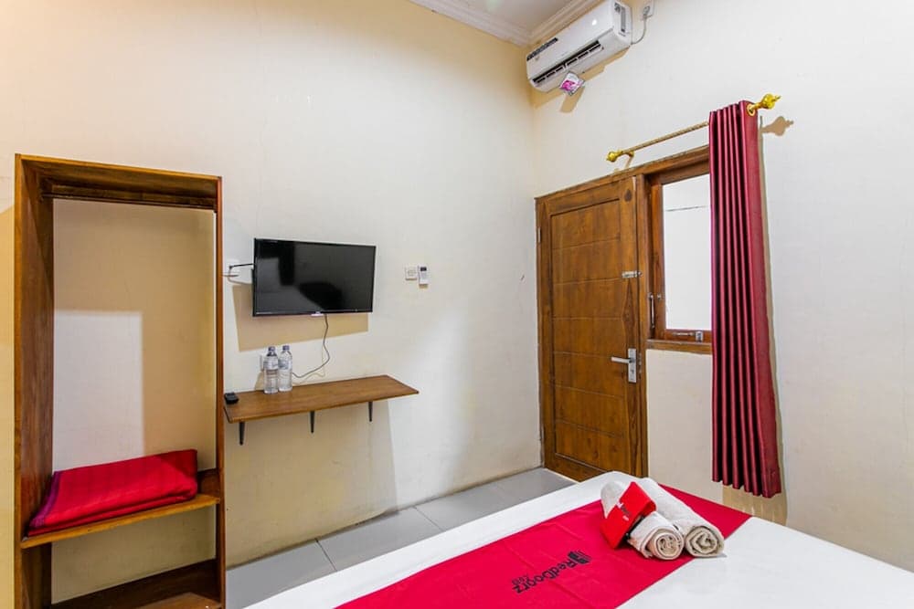 RedDoorz near Prambanan Temple