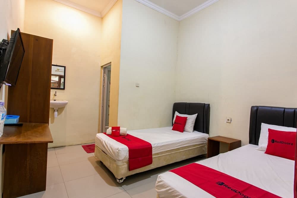 RedDoorz near Prambanan Temple